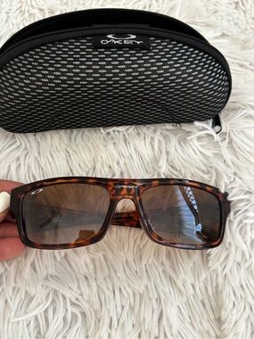 Oakley Tortoise Brown Rectangular Sunglasses with Zip Case